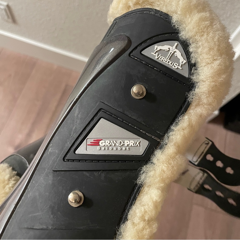 Veredus Grand Prix sheepskin Black front and hind boots set - Picture 8 of 11